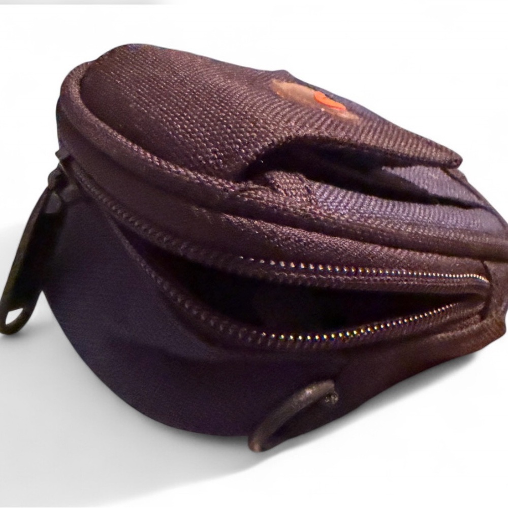 Lowpro Black Camera Pouch Case - Compact Accessory - Picture 3 of 4